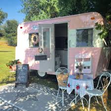 Pin By Tiana On Mobile Beauty Salon In 2020 Home Hair Salons Beauty Business Beauty Salon