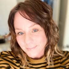 Tara Wallis's Instagram, Twitter & Facebook