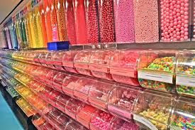 In 2001 Dylan Lauren Brought The Art Of Buying Sweets To A Whole New Level When She Opened Her Flagship Cand Candy Store Display Candy Store Design Candy Shop