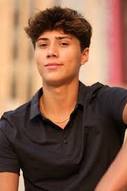 Aaron Castilleja's Instagram, Twitter & Facebook