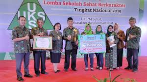 Tingkat sekolah menengah pertama (smp)/ madrasah tsanawiyah (mts). Smpn 26 Surabaya Raih Juara 1 Sekolah Sehat Nasional Kategori Kinerja Terbaik Smp Al Falah