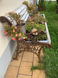 Einen raum allein durch seine präsenz strukturieren, das ambiente als blumenbank zieren und sich… Pin Auf Garten Diy Deko Holz Co