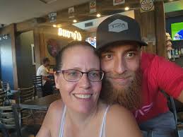 Edmonton couple stranded in Kelowna after wallet, I.D. stolen