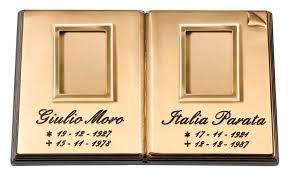 Libro Con Incisione E Doppia Cornice Cornici Lapide Incisione