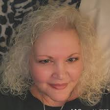 Please date romantic men. Please date men who love you more than you love  them. Please date men who are kind & Gentle. Please date men who like to  plan dates &