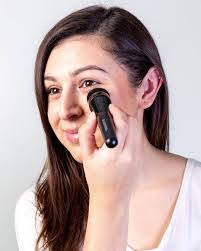 Donna Cyr's Instagram, Twitter & Facebook