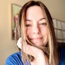 Stephanie Confer's Instagram, Twitter & Facebook