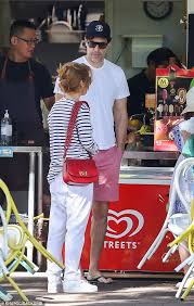 5rights foundation‏ @5rightsfound 23 июн. Isla Fisher And Husband Sacha Baron Cohen Enjoy A Family Day Out At A Park In Sydney Aktuelle Boulevard Nachrichten Und Fotogalerien Zu Stars Sternchen