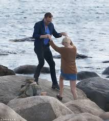In june 2016, taylor swift and tom hiddleston were madly in love and introducing each other to their respective parents. Taylor Swift And Tom Hiddleston Pack On The Pda While Sweetly Sitting By The Ocean Taylor And Tom Hiddleston Taylor Swift Tom Hiddleston