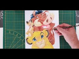 Il est secouru par timon le suricate et pumbaa le phacochère, avec lesquels il va . Comment Dessiner Le Roi Lion Simba Timon Et Pumba Avec Les Prismacolors Youtube