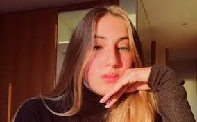 Esposa de Sorocaba chama atenção com barriga chapada dois meses após dar à  luz