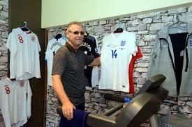 Find out what house the english defensive midfielder lives in and have a look at his cars! Jordan Henderson S Dad Keeps Cancer Battle Secret Mirror Online