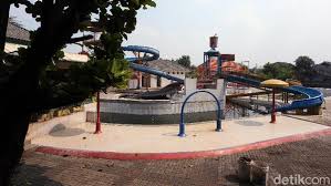 Di dalam situs resminya, jogja bay waterpark digambarkan sebagai sebuah waterpark yang menempati areal seluas tujuh hektar dan berlokasi di kawasan terpadu maguwo city (ktmc), maguwoharjo, kabupaten sleman, daerah istimewa yogyakarta. Miris Waterpark Ini Jadi Kolam Lele Gegara Corona