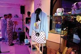 Boutique ampm de paris 16e60, avenue victor hugo 75116 paris. Le Marais Sandra S Closet