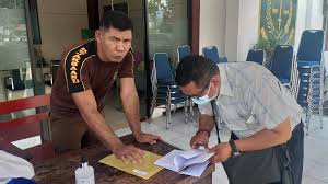 Jika ingin bekerja sebagai pekerja sosial, kamu bisa menekuninya di lembaga swadaya masyarakat, atau di dinas sosial kementerian sosial ri. Ketua Dpd Lsm Tri Sakti Resmi Laporkan Kades Sabajior Dugaan Pemotongan Penggelapan Gaji Aparat Desa Dan Dugaan Pemalsuan Tanda Tangan Telusur Kabar Patroli