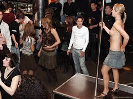 Vicky in a club disco – Exquisite Slave