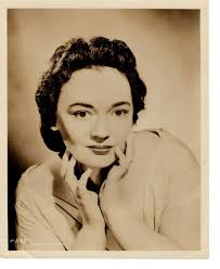 Lois Marshall's Instagram, Twitter & Facebook