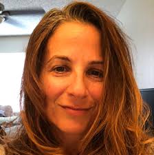 Sherry Gomes's Instagram, Twitter & Facebook