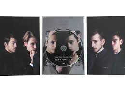 Ultimul produs al cinematografiei moderne romanesti din acest an, un pas in urma serafimilor, nu face exceptie. Un Pas In Urma Serafimilor Daniel Sandu