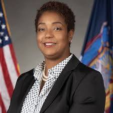 Lani Jones's Instagram, Twitter & Facebook