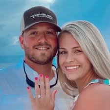 Jillian Laird (@jillianlaird)