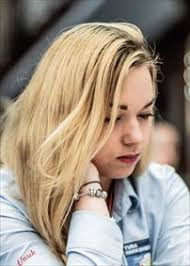 Laura Unuk player profile