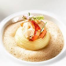 Spaghetti And Lobster At L Atelier De Joel Robuchon In Taipai Joel Robuchon Beautiful Food Food