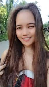 Every time I see a hard working bee I just have to take a pic and share  with you all. Love them to bits.