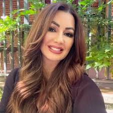 Andrea Almeida's Instagram, Twitter & Facebook