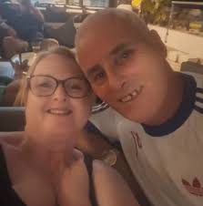 Looking for a quote from a decorater- someone to remove old paper, line and  paint hall starts and landing please 🙂