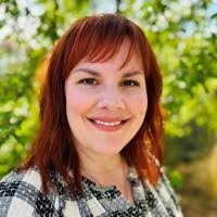 Kirsten Hurst's Instagram, Twitter & Facebook