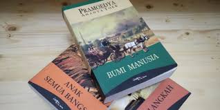 Penulis dari brazil ini menulis buku tentang kebijaksanaan, tentu saja yang bisa memberikan itulah 10 daftar penulis novel terkenal di dunia. Hari Buku Nasional Ini Rekomendasi 5 Novel Karya Penulis Indonesia Halaman All Kompas Com