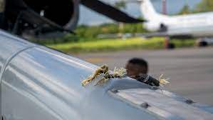 El marine one es el helicoptero usado para transportar el presindete de estados unidos. 45ssbps Buw47m