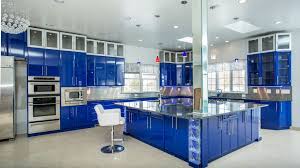modern kitchen: achieve monochromatic