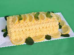 Rotolo al limoncello, ricetta veloce e facile, dolce perfetto per una pausa pranzo, ottimo la domenica anche dopo cena, cuoce in 7 minuti. Ricetta Rotolo Al Limone Dolcidee