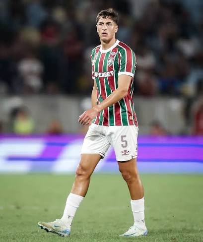 O zagueiro Davi Schuindt, de 22 anos, deixou o Fluminense em definitivo e  vai para o AVS Futebol SAD, de Portugal, com contrato válido até 2030.  Foto: Fluminense #fluminense
