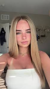 Savannah Farrell's Instagram, Twitter & Facebook