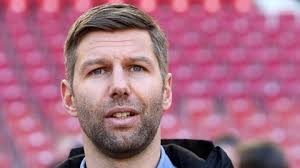 Dann zieht meine freundin elfi (die richtige elfi) mit mir los und wir kaufen 10 neue. Michael Ballack Grosse Anteilnahme Nach Tod Seines Sohnes Stern De