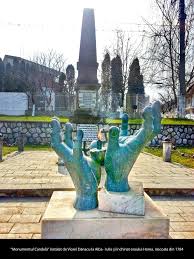 Masonii se întâlnesc în acest loc încă din anul 1775, iar în momentul acesta sunt aproximativ 6 milioane de membri ai masoneriei în toată lumea în timpul acestor întâlniri, masonii organizează ceremonii masonice. Centrul Regional De Studii Francmasonice Paris BucureÈti Noi Francmasonii Romani Trebuie Sa Gandim Si Sa Construim O Masonerie Pentru Romani Adica Pe Intelesul Romanilor Si In Dependenta Directa De Cultura Noastra Milenara