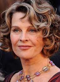 In order to give you an idea for what is the best for you. Top 9 Hairstyles For Round Faces Over 50 Styles At Life