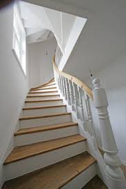 Treppe Weiss Mit Holz Naturbelassen Pure Treppe Haus Treppe Weiss Haus