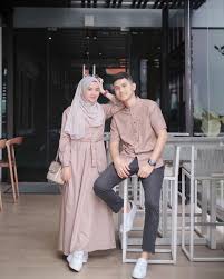 Trend model baju batik couple kekinian untuk kondangan terbaru , banyak sekali pilihan warna yang tersedia. Ootd Kondangan Baju Couple Kondangan Kekinian Unspoild