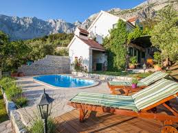 Ferienhaus Elly Mit Pool Mit Bildern Ferienhaus Urlaub Kroatien Ferienhaus