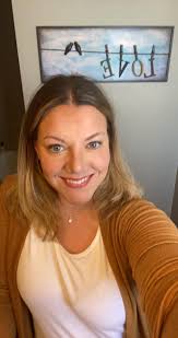 I'm looking for a PMU artist who specializes in lip contour and is  available this Saturday. Any recommendations?