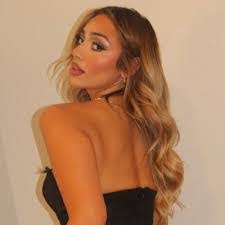 Bella Zamorano's Instagram, Twitter & Facebook