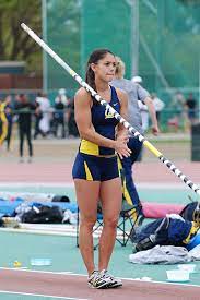 Matt ufford a vu la photo et a décidé de la partager avec ses lecteurs, intitulée «le saut à la perche est sexy, à peine légal». Allison Stokke Wikipedia