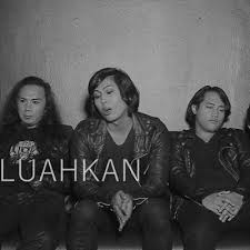 Mutahar dan syairnya menggambarkan tekad warga universitas indonesia untuk bersatu mengamalkan tridharma perguruan tinggi,melalui lirik yang berbunyi: Lirik Lagu Dewi Malam The Rudean Berita Viral