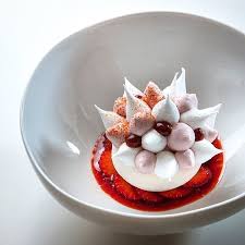 7 227 Likes 59 Comments Cedric Grolet Cedricgrolet On Instagram Le Vacherin Fraise Rencontre Du Chaud X2f Desserts Fancy Desserts French Desserts