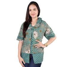 Biasanya warna sasirangan yang terlihat cerah dan model batik yang cenderung natural bisa menjadikan model baju ini lebih modern. 45 Model Baju Blazer Batik Kerja Wanita Modern Terbaru 2021 Modis Model Baju Batik Unik Terkini