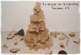 10 idées déco avec de la jute. Un Sapin En Toile De Jute En 5 Minutes Chrono Version 1 Les P Tites Decos De Lolo